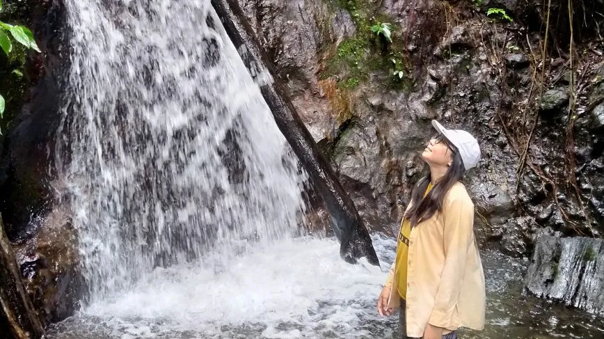 mengajak si kecil wisata alam ke curug manteung Kuningan