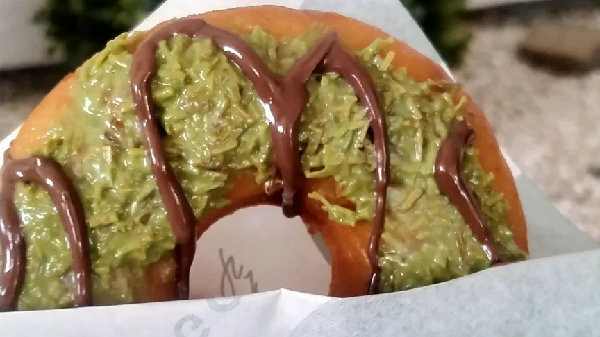 donat pistachio enak di Cikarang 