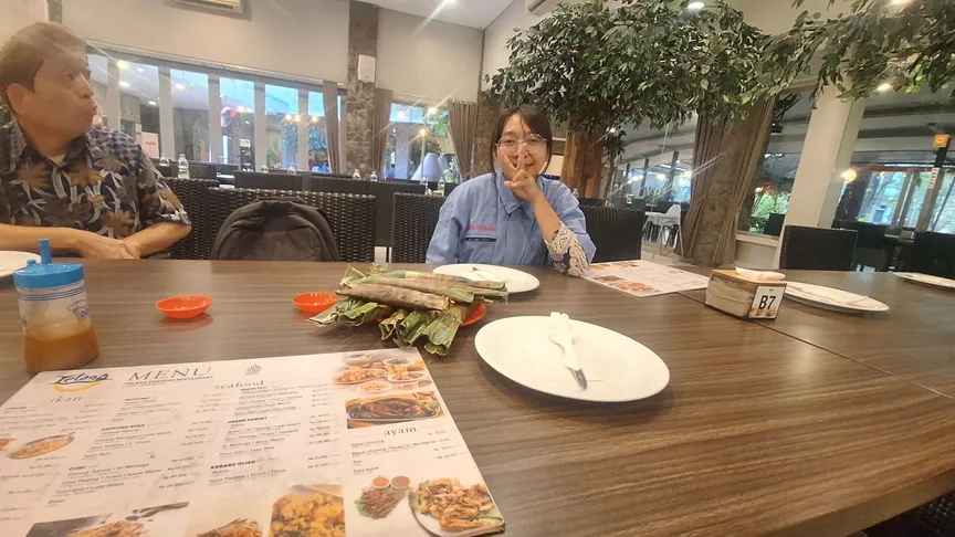 makan bareng rekan kerja di Telaga Seafood