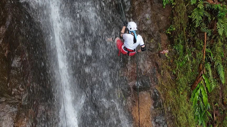 keseruan canyoning curug 90 meter pasker bogor