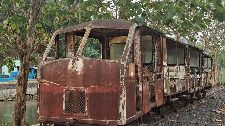 lokomotif tua stasiun tuntang