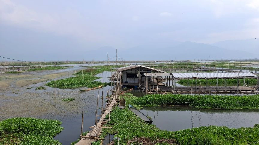pemandangan pegunungan dari kereta wisata lokomotif ambarawa